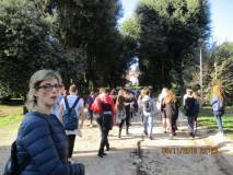 Partono i gruppi sul viale dei combattimenti del 3 giugno 1849 con la prof.ssa Paola Presentini per la III M