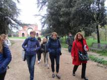 Le proff.sse Cristina Ganassi e Imma Germinario con Daniela Donghia di ritorno dalla visita dell’Arco dei Quattro Venti (ricostruito sui ruderi di Villa Corsini