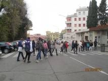La terza D verso il sesto bastione: Daniela Donghia davanti alla clinica Salvator Mundi