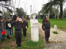 Un picchetto d’onore per Luciano Manara