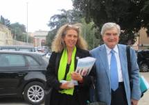 Enrico Luciani e Noemi Cavicchia Grimaldi attendono le classi a Villa Pamphilj -Largo 3 giugno 1849