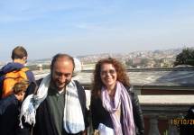 Roberto Calabria e Flavia Feola con alle spalle la vista su Roma