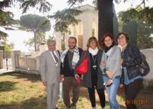 Luciani Enrico e Roberto Calabria con le prof.sse Antonella Barbieri e Chiara Tiscia, tra loro l'Assistente Comunale Melissa Mazzarini
