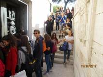 Il gruppo scende al Sacrario che purtroppo è ancora chiuso per restauro