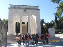Si visita il Mausoleo Ossario, oggi aperto. Il Sacrario è ancora in restauro