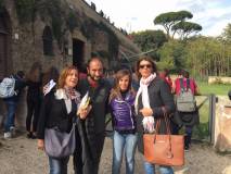 A mezzogiorno puntuali al cannone. Da sinistra la prof.ssa Angelica Petrocelli, Roberto Calabria, le proff. Daria Di Prisco e Domitilla Ermini