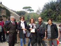 Roberto Calabria e le proff. Domitilla Ermini e Angelica Petrocelli vengono salutati da Enrico Luciani e Giovanna De Luca che hanno terminato l’altra visita guidata della giornata