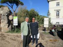 Enrico Luciani e Massimo Capoccetti all'appuntamento: visto il ritardo andranno incontro alle classi in arrivo