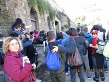 La prof.ssa Viviana Rizzo al cannone con la sua classe