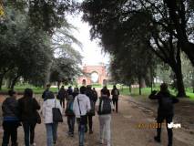 In cammino verso l’Arco dei quattro Venti, costruito sui ruderi di Villa Corsini detto Casale dei Quattro Venti