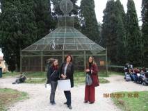 Un momento di sosta alla “voliera” per Mariapaola, Cristina Angeleri ed Elisabetta Cristiano