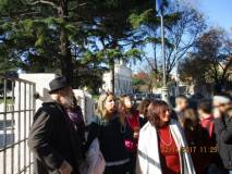 Si osserva San Pietro Montorio pronti a raggiungere il Fontanone: in primo piano le prof.sse Sara Protopapa e Loredana Antonelli