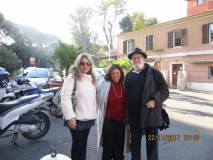 Le professoresse Loredana Antonelli e Sara Protopapa salutano il dr. Antonio Cardellini che collaborerà con Enrico Luciani nella visita al Museo