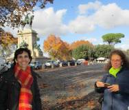 La prof.ssa Isabella Pagliei e Noemi Grimaldi a Piazzale Garibaldi