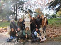Era un impegno della classe: saluto affettuoso e foto ricordo al busto di Goffredo Mameli