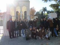Foto di gruppo al Mausoleo Ossario