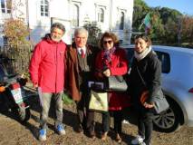 In attesa delle classi, Enrico Luciani con Mariapaola e Daniela incontrano Claudio Santini, grande organizzatore delle corse amatoriali