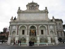 Al Fontanone la classe sosta e si diverte: Roma è bella