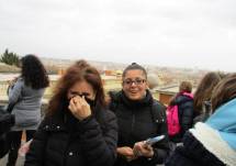 Al Fontanone le prof.ssa Marina Schiavone (fa freddo) e Martina Di Napoli (contenta)
