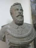 Il busto in bronzo di Giacomo Medici di proprietà dell’I.S Federico Caffè