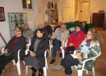 I partecipanti seguono con attenzione