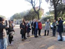 Roberto Calabria all’ingresso di Villa Pamphilj spiega i combattimenti del 3 giugno 1849