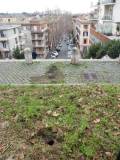 L’hanno tolta dall'armatura di ferro infissa nel terreno