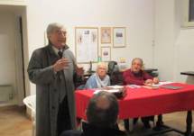 Enrico Luciani, presidente dell’Associazione, apre la riunione, ricorda la mattinata positiva al Mausoleo e presenta i relatori: Ivana Colletta e Massimo Capoccetti