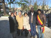 Alla rappresentanza dei cittadini presenti alla cerimonia pubblica, danno sostegno i Consiglieri del I Municipio: Stefano Tozzi e Stefano Marin (con fascia del Comune)
