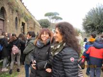 Al cannone tutti stupiti, le prof.sse Gianna D’Acchioli e Sabina Rossillo in primo piano