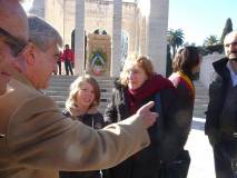 Arriva Anita Garibaldi con il nipotino Giuseppe e l’associazione da lei presieduta: Enrico Luciani la saluta caramente per rimanere anche alla cerimonia
