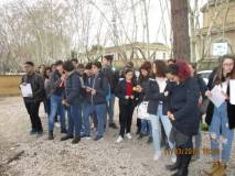 I ragazzi e le ragazze del Liceo Manara seguono attentamente il discorso della loro prof.ssa