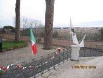 Si lascia il piazzale del Faro