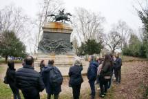 E’ bisognoso di un nuovo restauro; lo slancio del cavallo è bello ma pericoloso per la struttura…