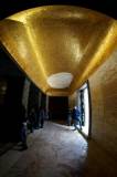 La volta del soffitto dorato è ancora da riparare: la chiusura della cripta è ormai duratura…