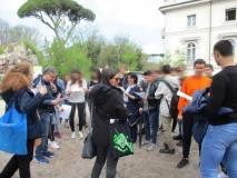 I partecipanti ricevono il dépliant “il Gianicolo e la Repubblica romana del 1849” e l’immagine di Paladini sui luoghi del 3 giugno 1849