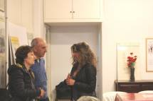 Ruggeri Domenico e Stefania Gagliardi parlano con Mara Minasi, responsabile del Museo R.R.