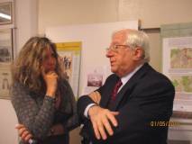 Arriva Vittorio Emiliani e si intrattiene con la responsabile del Museo R.R., dr.ssa Mara Minasi