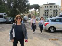 Arrivano puntuali all'appuntamento: in testa la curatrice dell’evento, Prof.ssa Daniela Macchia