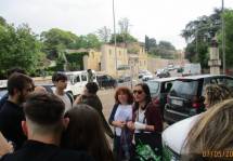 Mariapaola con la IV C spiega come era Villa Giraud Il Vascello, difeso da Giacomo Medici