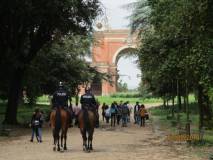 Sul viale dei combattimenti si procede verso l’Arco dei Quattro Venti, ricostruito sui ruderi di Villa Corsini