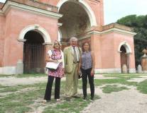 La I AL : da sinistra, la prof.ssa Graziella Farenza, la guida Enrico Luciani, l’insegnante Caterina Renda