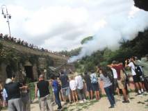 La visita si conclude felicemente con lo sparo del cannone