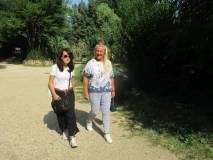 Laura Matano e la prof. Alessandra Riso all'interno di Villa Sciarra