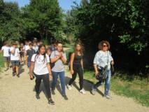 Daniela Donghia conduce il gruppo all'interno di Villa Sciarra