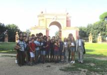 Foto di gruppo all'Arco dei Quattro Venti, costruito sui ruderi di Villa Corsini