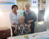 Le nostre “Amazzoni” a presidio: da sinistra Giovanna De Luca e Ines Pietracci e, seduta, Ivana Colletta
