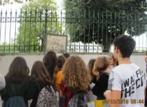 I gruppi arrivano a Villa Spada. Leggono la difesa dei Bersaglieri lombardi e la morte di Luciano Manara