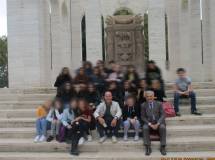 Foto ricordo per la IV D al Mausoleo Ossario