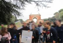 All’Arco dei Quattro Venti, costruito sui ruderi di Villa Corsini, l’alunno Francesco si improvvisa accompagnatore storico